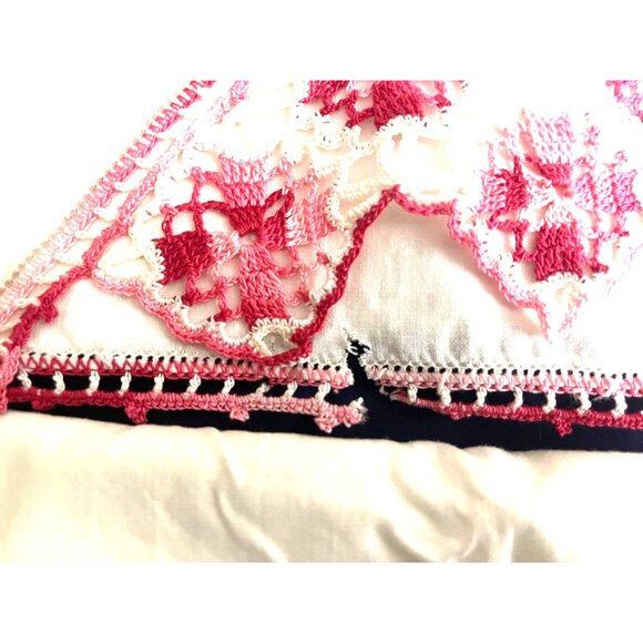 Handmade SET Of Intricate Crochet Floral around Edge Pillowcases - Picture 4 of 5